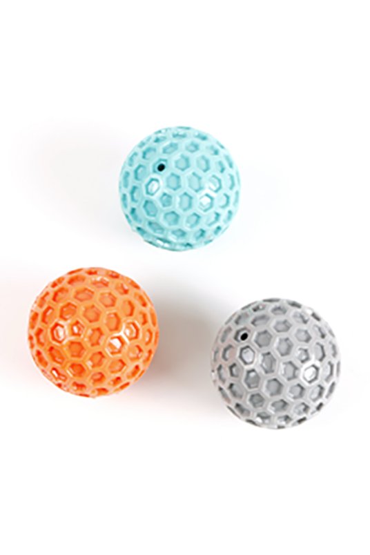 Besta igračka za pse, žogica Honeycomb 8cm različne barve